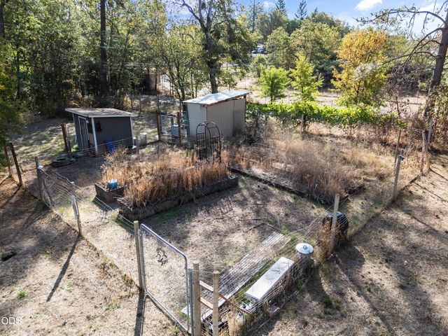 7616 Monument Drive, Grants Pass, OR 97526