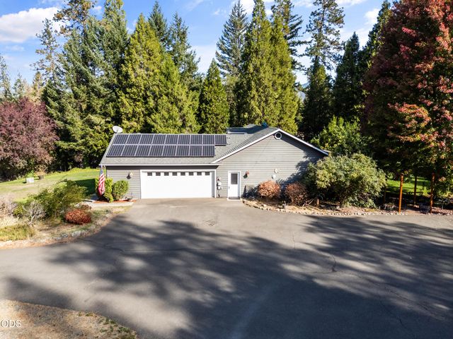 7616 Monument Drive, Grants Pass, OR 97526