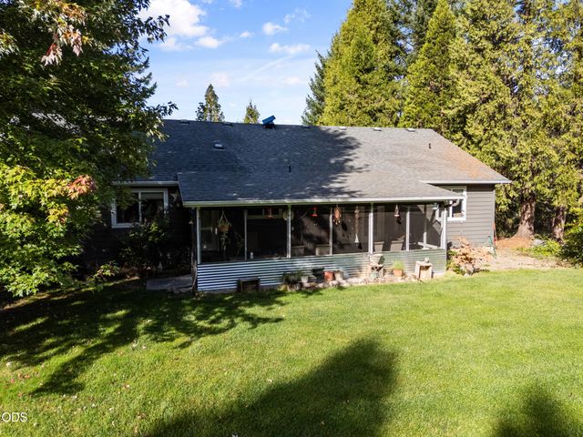 7616 Monument Drive, Grants Pass, OR 97526