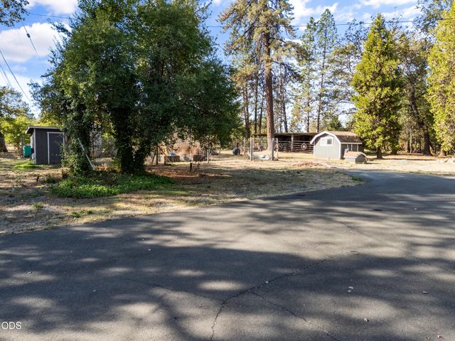 7616 Monument Drive, Grants Pass, OR 97526
