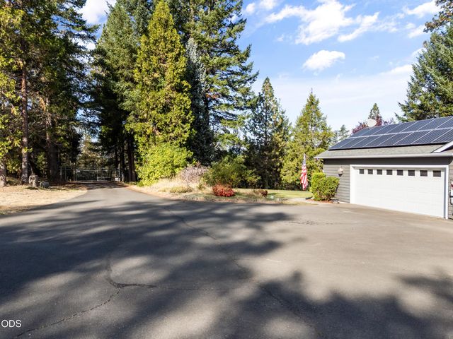7616 Monument Drive, Grants Pass, OR 97526