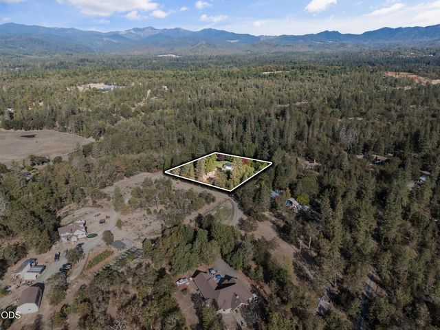 7616 Monument Drive, Grants Pass, OR 97526
