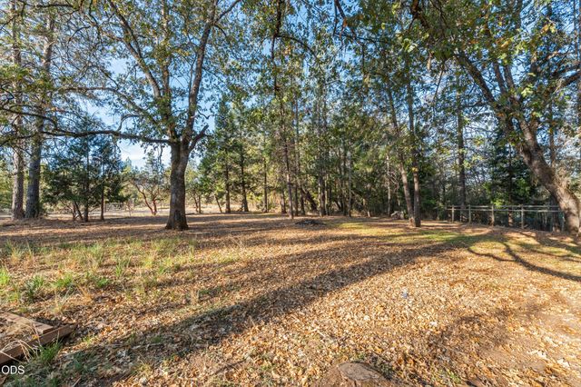 7616 Monument Drive, Grants Pass, OR 97526