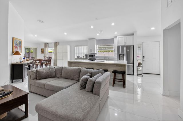 5501 Grande Palm Circle, Delray Beach, FL 33484