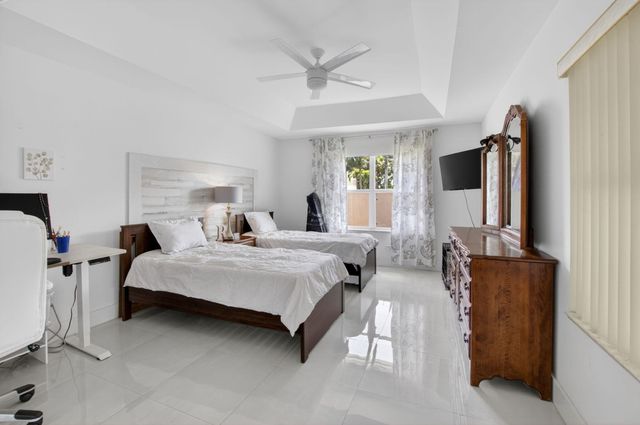 5501 Grande Palm Circle, Delray Beach, FL 33484