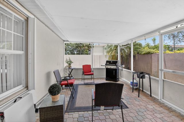 5501 Grande Palm Circle, Delray Beach, FL 33484