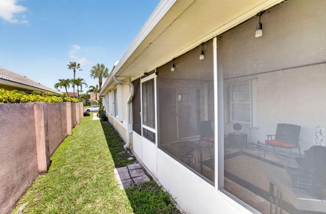 5501 Grande Palm Circle, Delray Beach, FL 33484