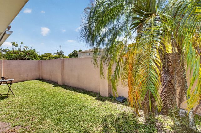 5501 Grande Palm Circle, Delray Beach, FL 33484