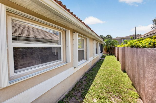 5501 Grande Palm Circle, Delray Beach, FL 33484