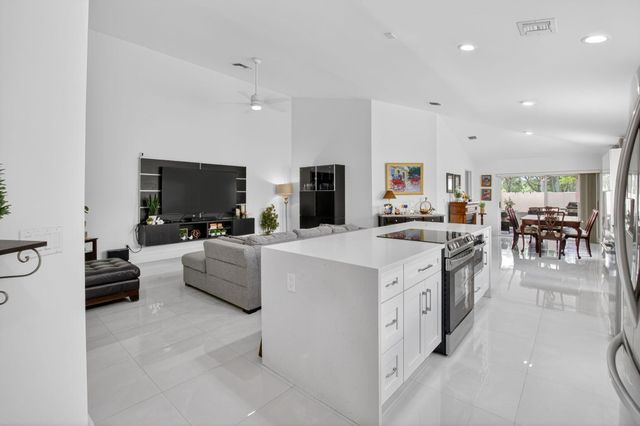 5501 Grande Palm Circle, Delray Beach, FL 33484