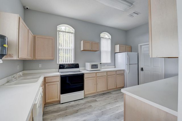 5501 Grande Palm Circle, Delray Beach, FL 33484