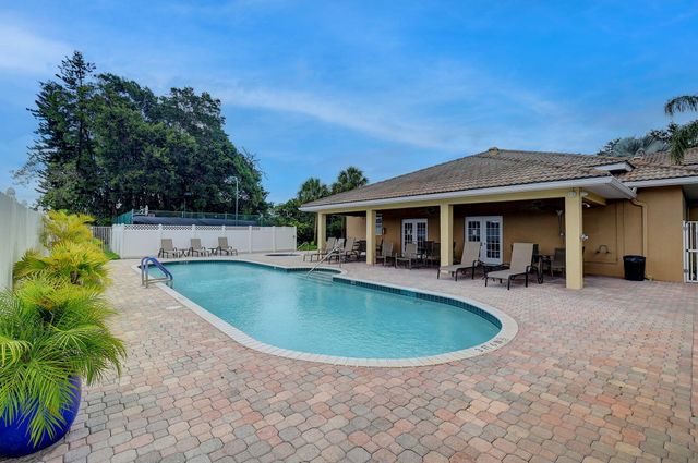 5501 Grande Palm Circle, Delray Beach, FL 33484