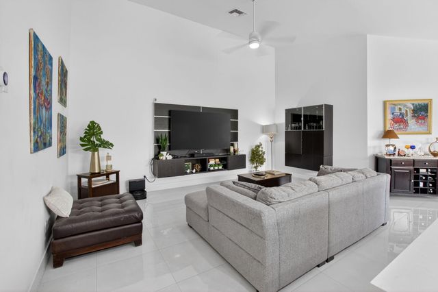 5501 Grande Palm Circle, Delray Beach, FL 33484