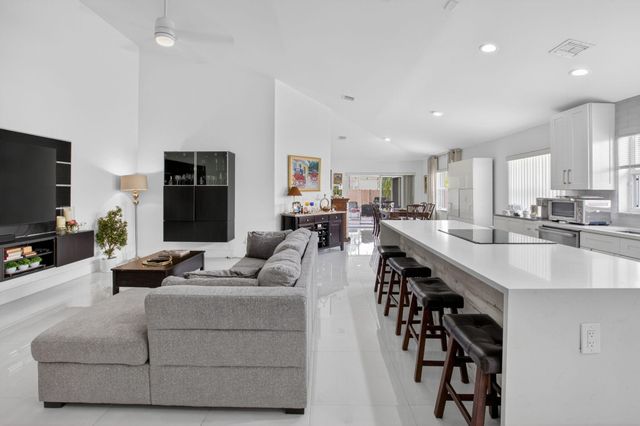 5501 Grande Palm Circle, Delray Beach, FL 33484