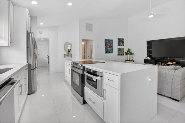 5501 Grande Palm Circle, Delray Beach, FL 33484