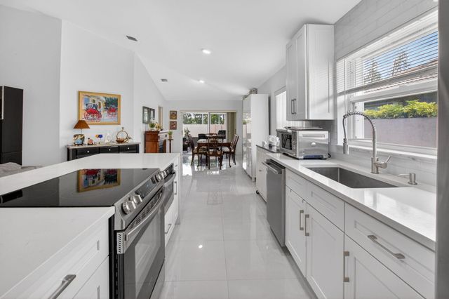 5501 Grande Palm Circle, Delray Beach, FL 33484