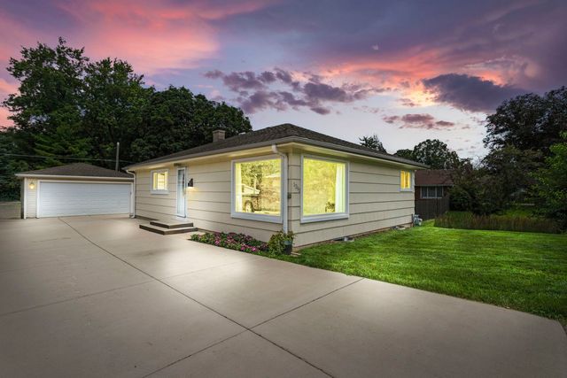 1215 W Roosevelt Road, Wheaton, IL 60187