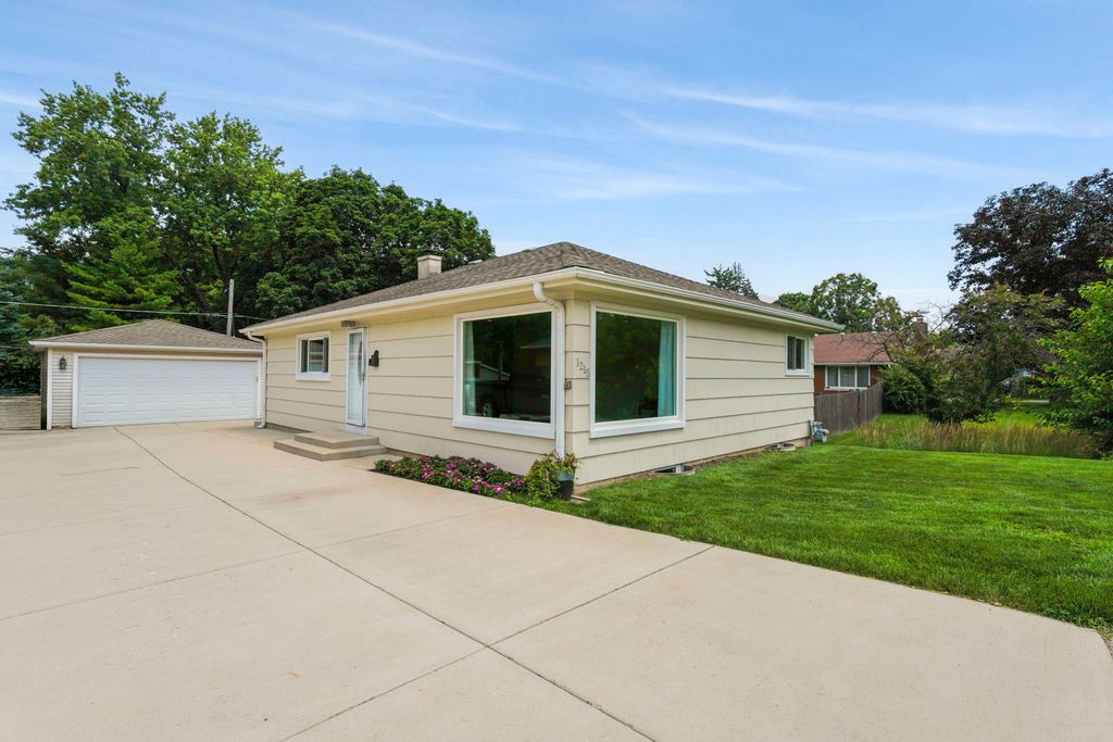 1215 W Roosevelt Road, Wheaton, IL 60187