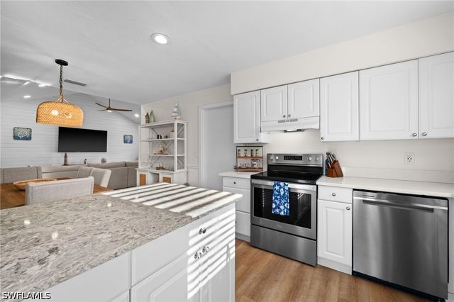 738 95th AVE N, Naples, FL 34108