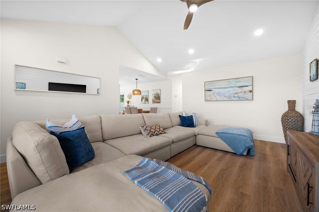 738 95th AVE N, Naples, FL 34108