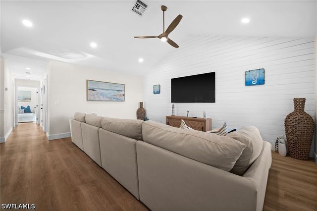 738 95th AVE N, Naples, FL 34108