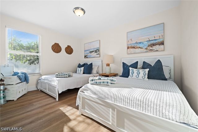 738 95th AVE N, Naples, FL 34108