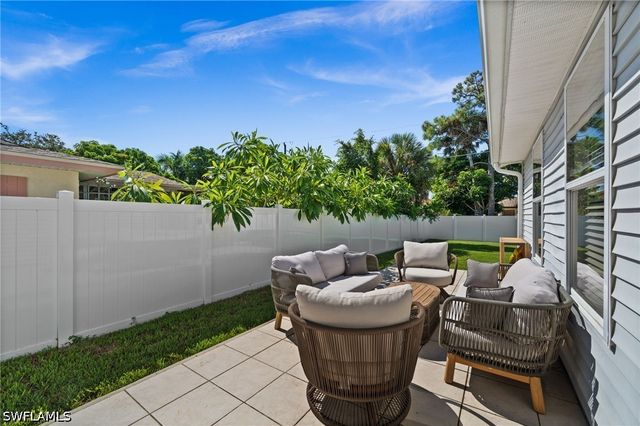 738 95th AVE N, Naples, FL 34108