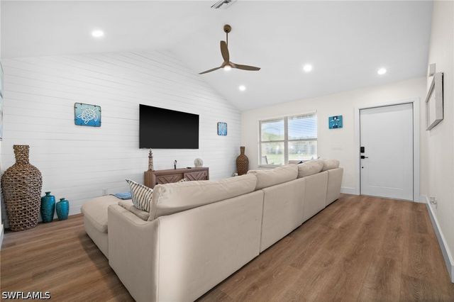 738 95th AVE N, Naples, FL 34108