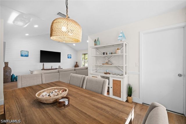 738 95th AVE N, Naples, FL 34108