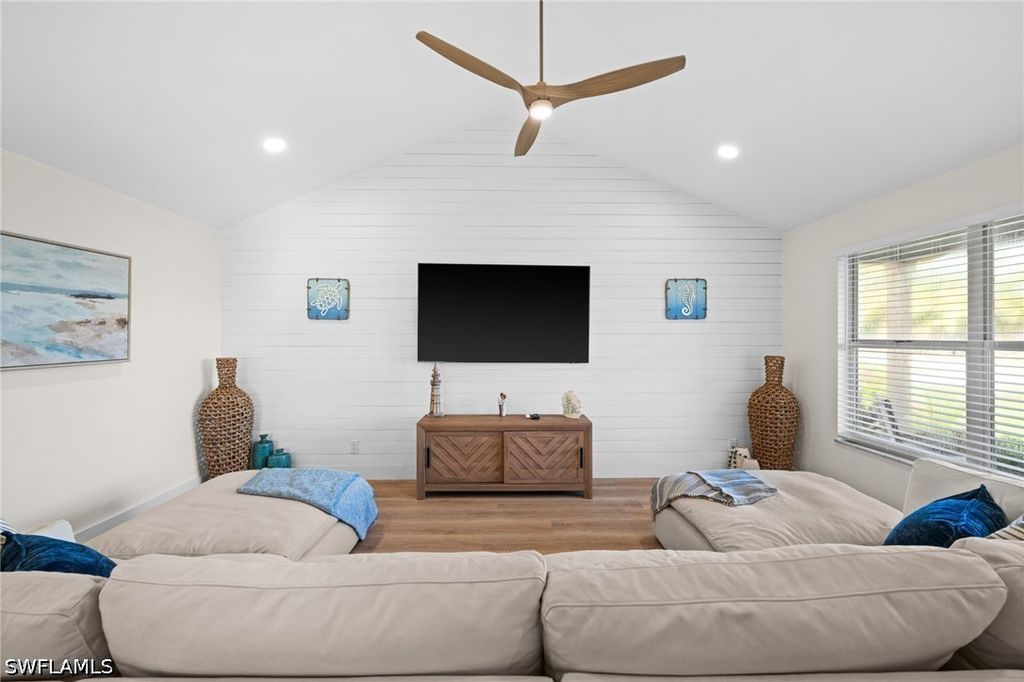 738 95th AVE N, Naples, FL 34108