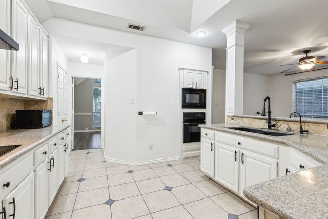 400 Moss Hill Road, Irving, TX 75063