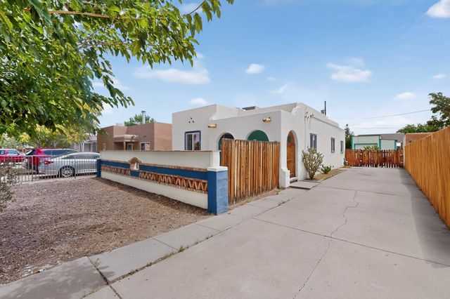 1210 Forrester Street NW, Albuquerque, NM 87104