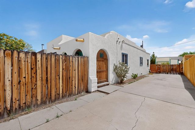 1210 Forrester Street NW, Albuquerque, NM 87104