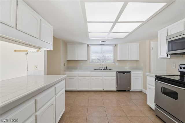 6825 West Oakey Boulevard, Las Vegas, NV 89146