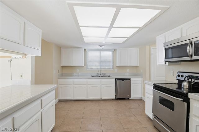 6825 West Oakey Boulevard, Las Vegas, NV 89146