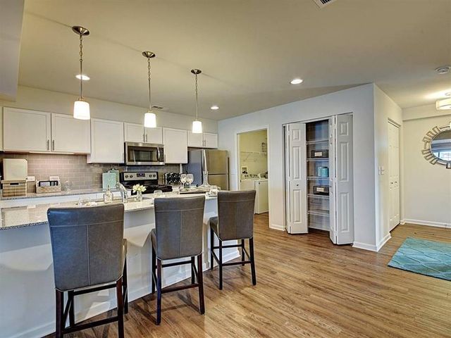 4218 Pond Willow Road, Naperville, IL 60564