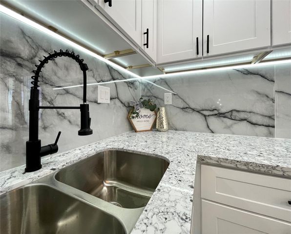 1031 15th Street, Dickinson, TX 77539