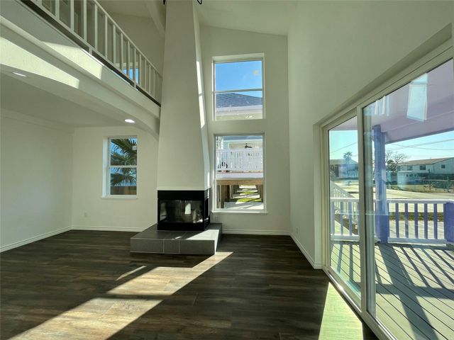 1031 15th Street, Dickinson, TX 77539