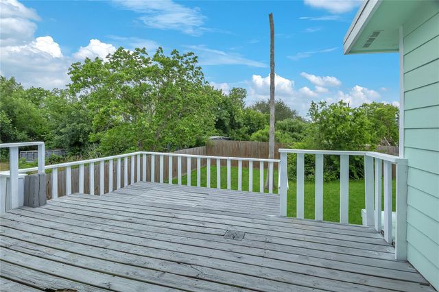 1031 15th Street, Dickinson, TX 77539