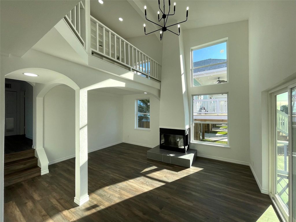 1031 15th Street, Dickinson, TX 77539