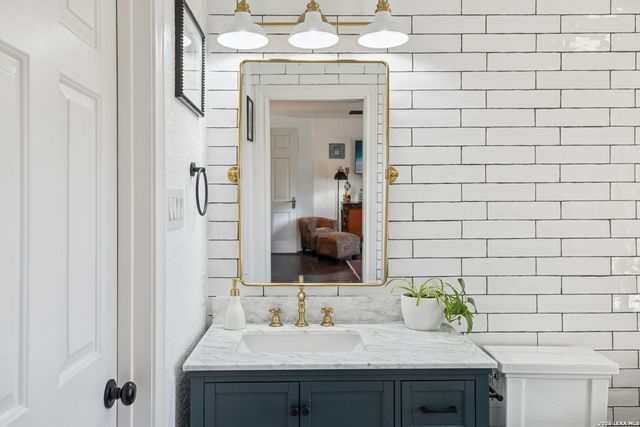 2 Charterwood, San Antonio, TX 78248