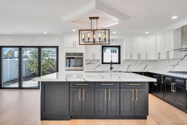 26 Fieldstone Drive, Syosset, NY 11791