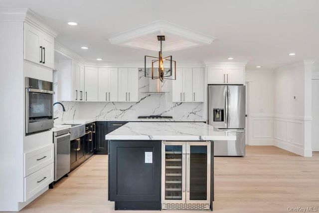 26 Fieldstone Drive, Syosset, NY 11791