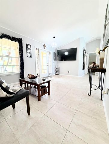 127 NW Avens Street, Port St. Lucie, FL 34983