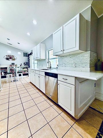 127 NW Avens Street, Port St. Lucie, FL 34983
