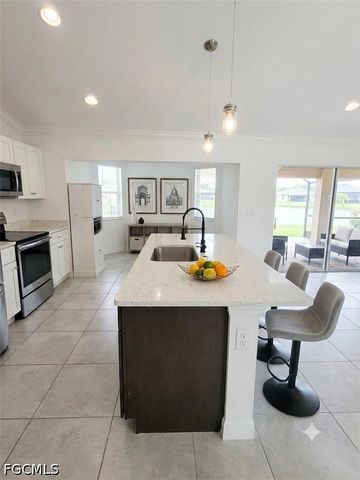 2504 NW 19th PL, Cape Coral, FL 33993