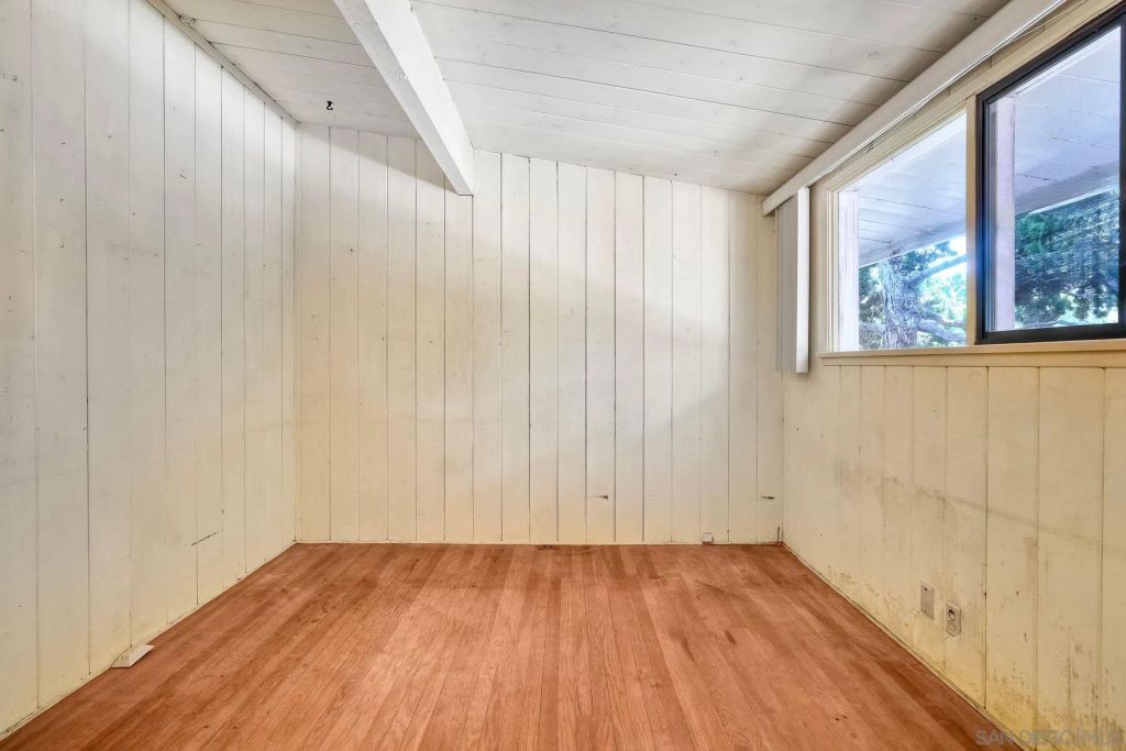Image 11 of property listing at 2204 Rosecrans St, San Diego, CA 92106