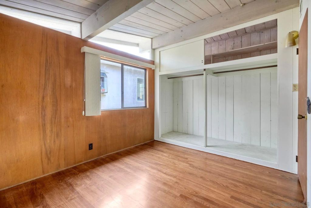Image 14 of property listing at 2204 Rosecrans St, San Diego, CA 92106