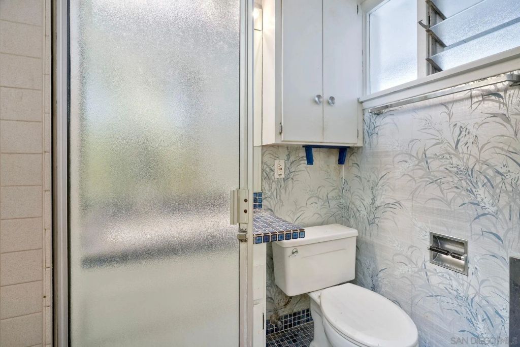 Image 15 of property listing at 2204 Rosecrans St, San Diego, CA 92106