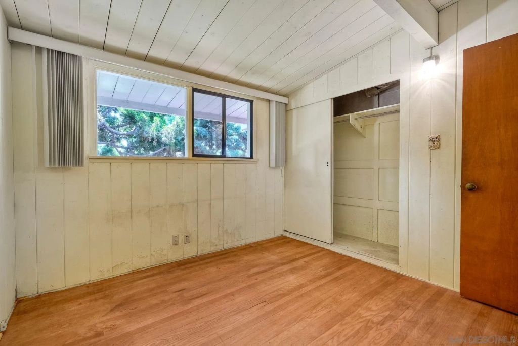 Image 17 of property listing at 2204 Rosecrans St, San Diego, CA 92106